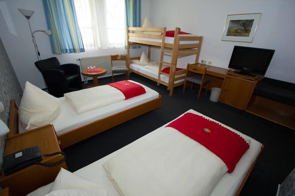 Hotel Sonnenkeller Neu-Ulm Εξωτερικό φωτογραφία